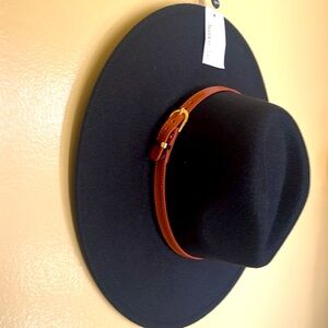 Avenue Zoe wool woman hat with belt buckle color black and Brown